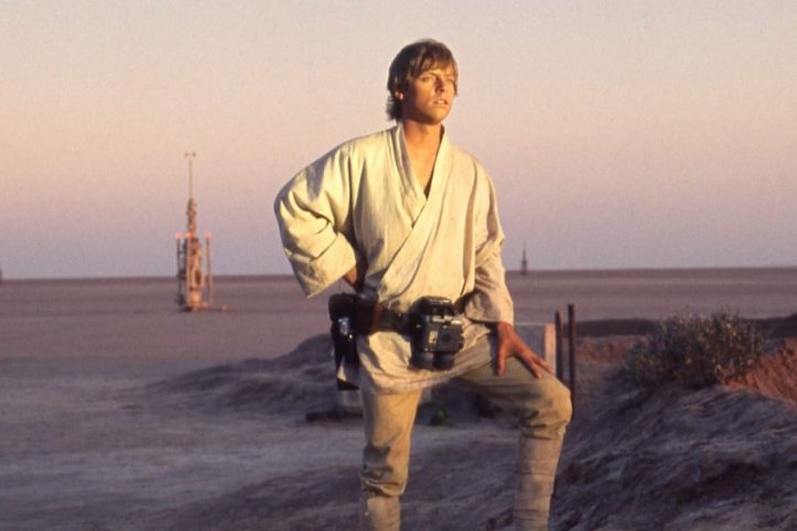 Mark-Hamill-as-Luke-Skywalker-in-Star-Wars-A-New-Hope-900x600